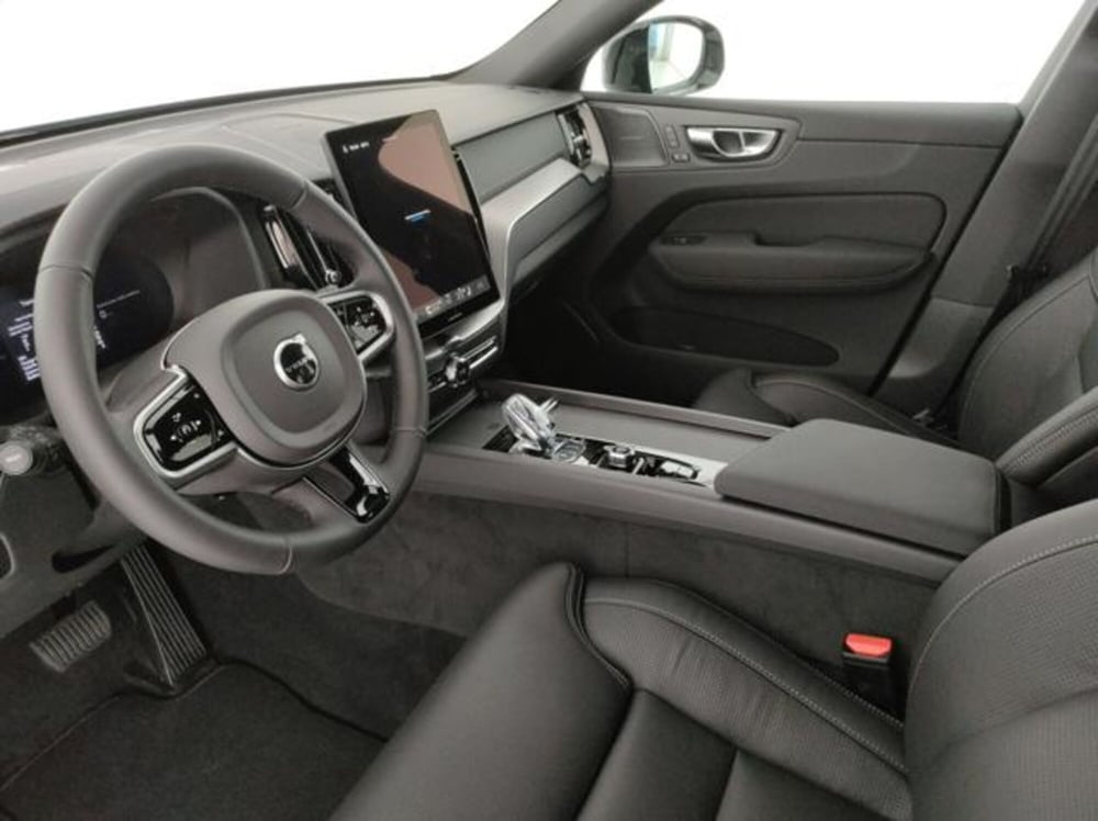 Volvo XC60 nuova a Modena (18)