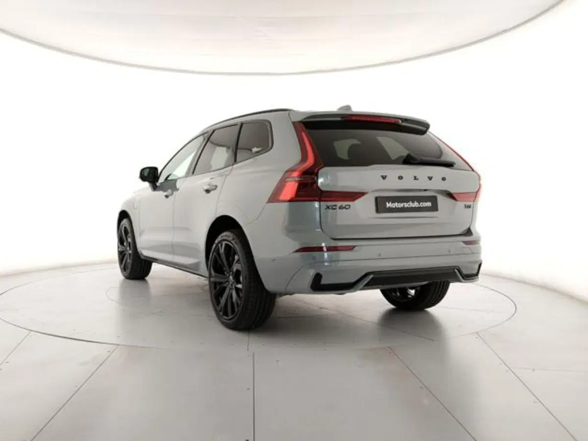 Volvo XC60 nuova a Modena (3)