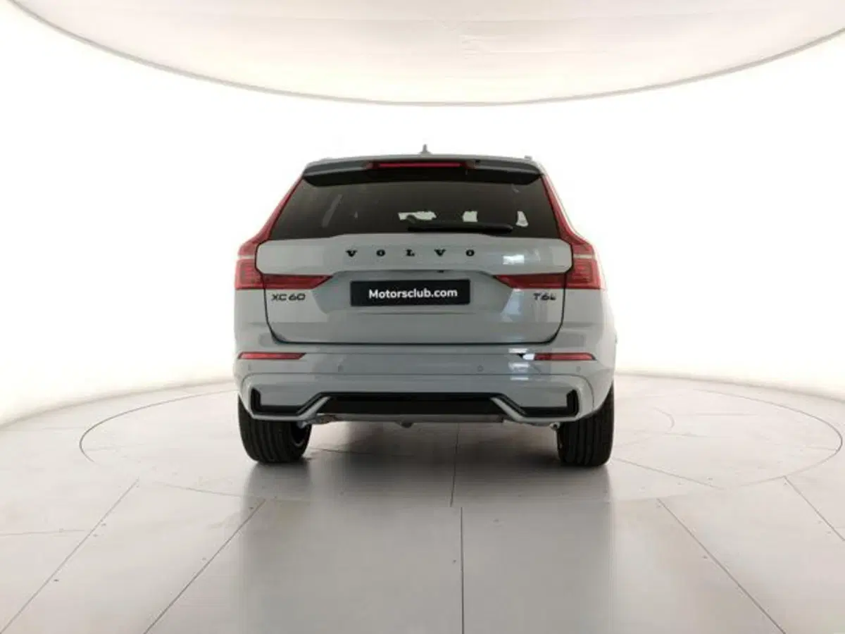 Volvo XC60 nuova a Modena (4)