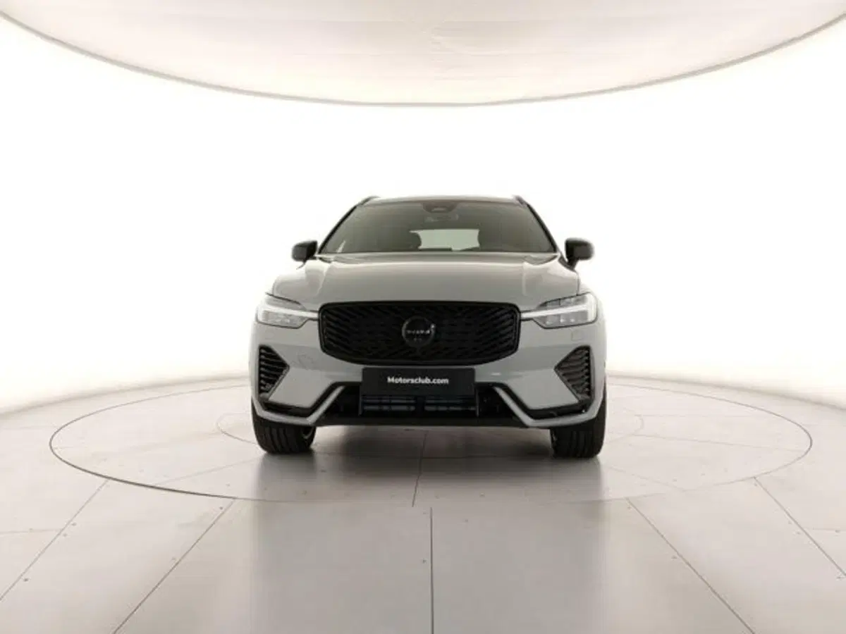 Volvo XC60 nuova a Modena (7)