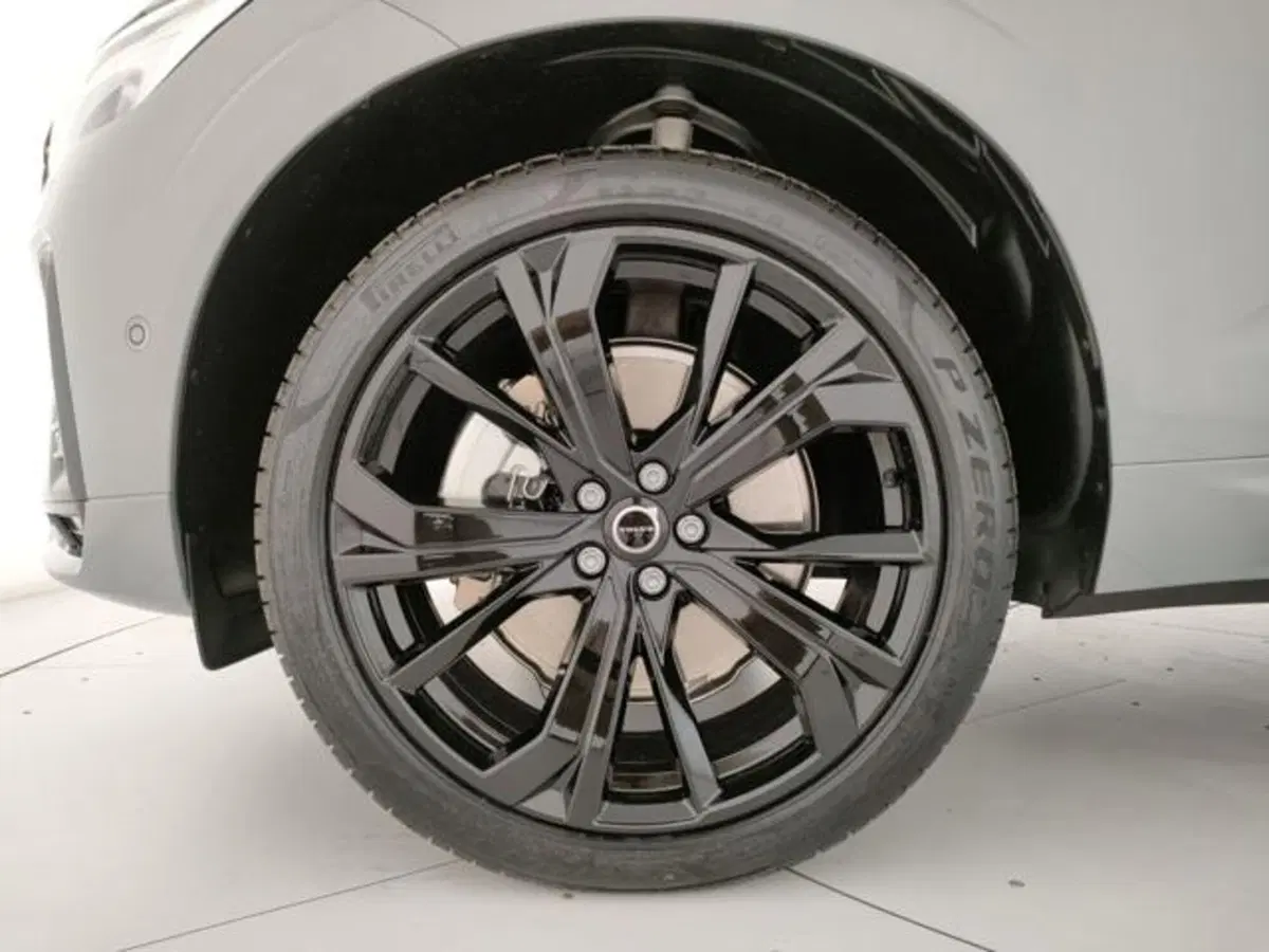 Volvo XC60 nuova a Modena (8)
