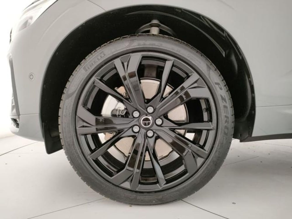 Volvo XC60 nuova a Modena (8)