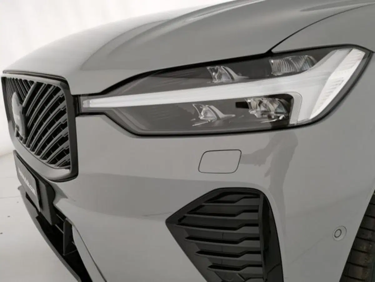 Volvo XC60 nuova a Modena (9)
