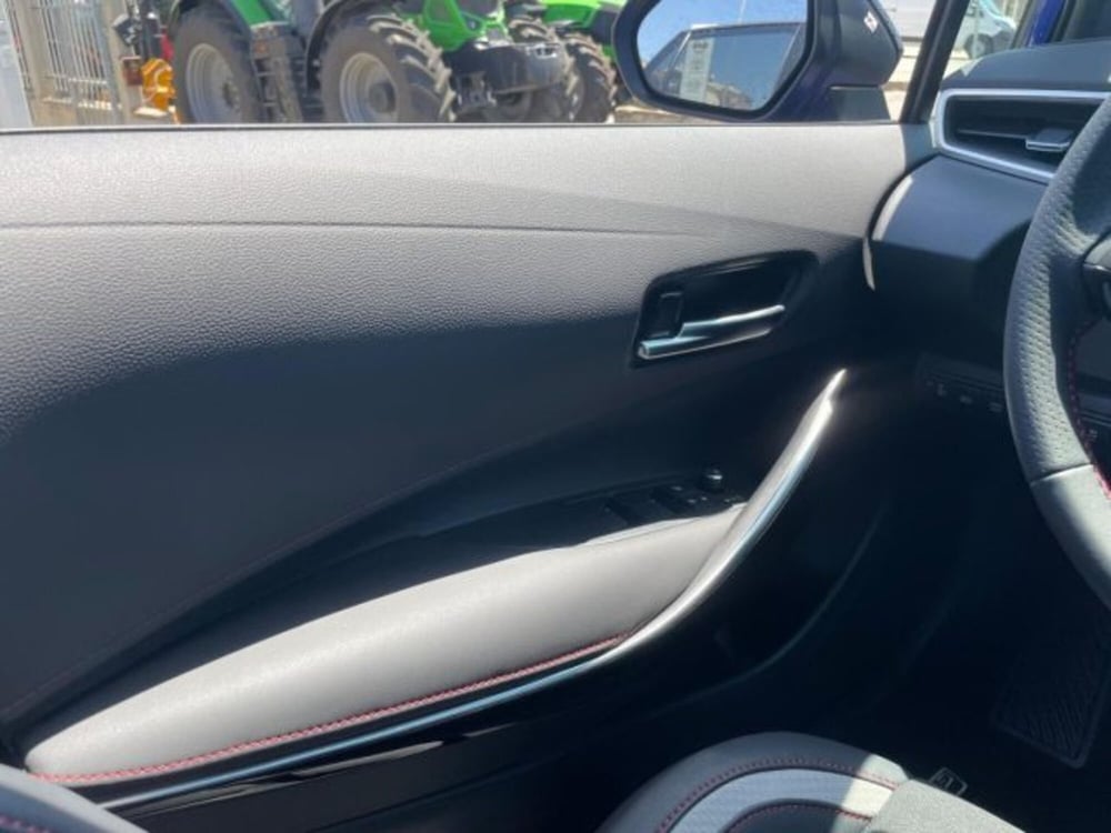 Toyota Corolla Touring Sports nuova a Sassari (11)