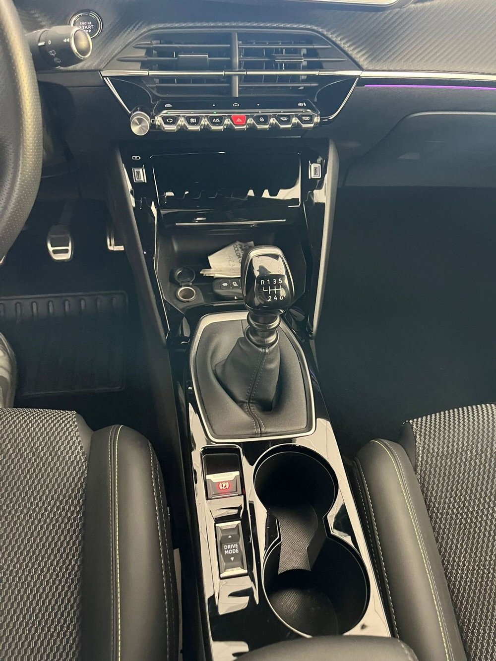 Peugeot 208 usata a Milano (18)