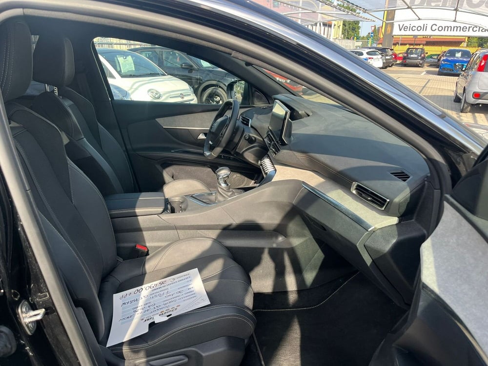 Peugeot 5008 usata a Milano (14)