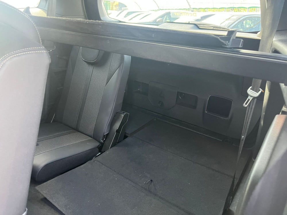 Peugeot 5008 usata a Milano (18)