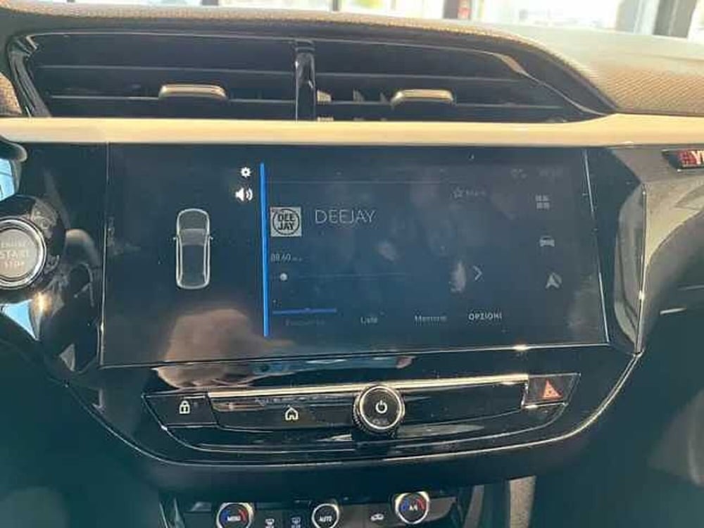 Opel Corsa nuova a Milano (14)