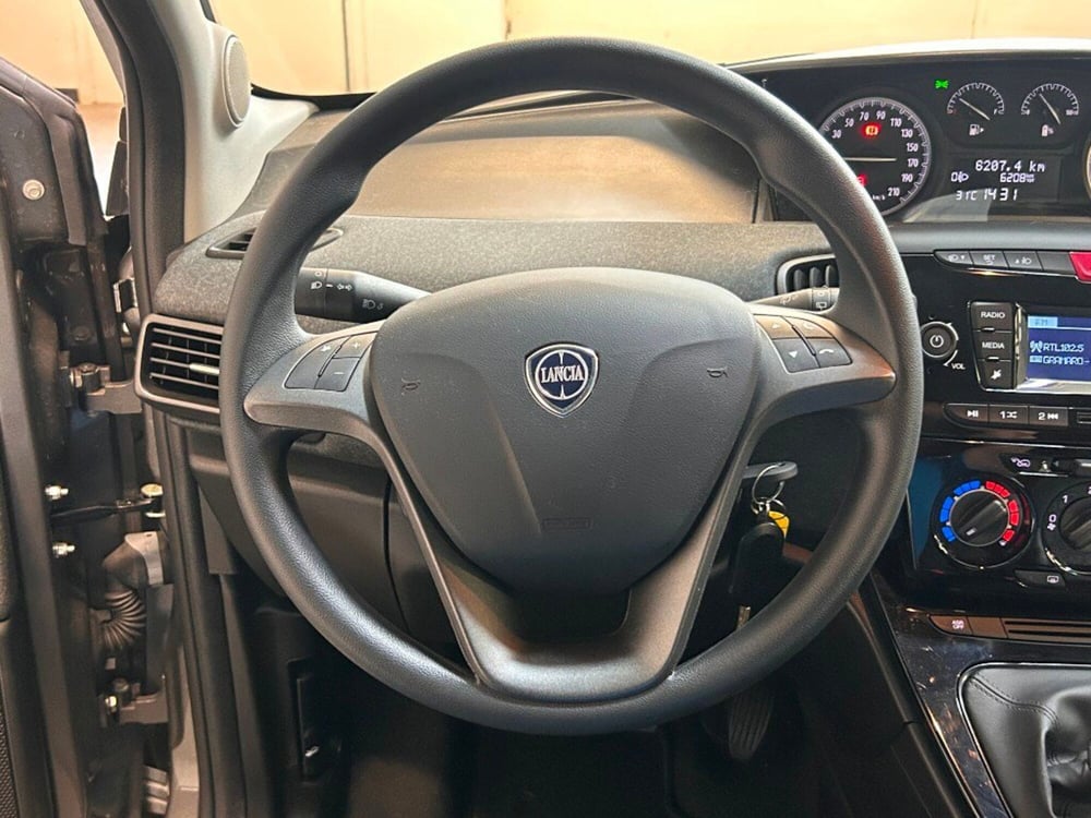 Lancia Ypsilon usata a Verona (11)