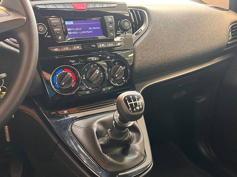 Lancia Ypsilon usata a Verona (12)