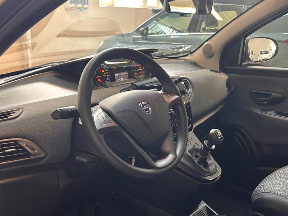 Lancia Ypsilon usata a Verona (8)