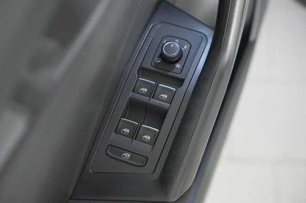 Volkswagen T-Roc usata a Como (13)