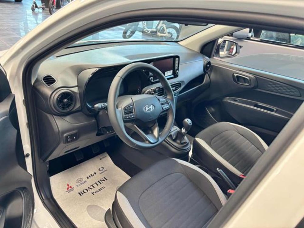 Hyundai i10 nuova a Pesaro-Urbino (4)
