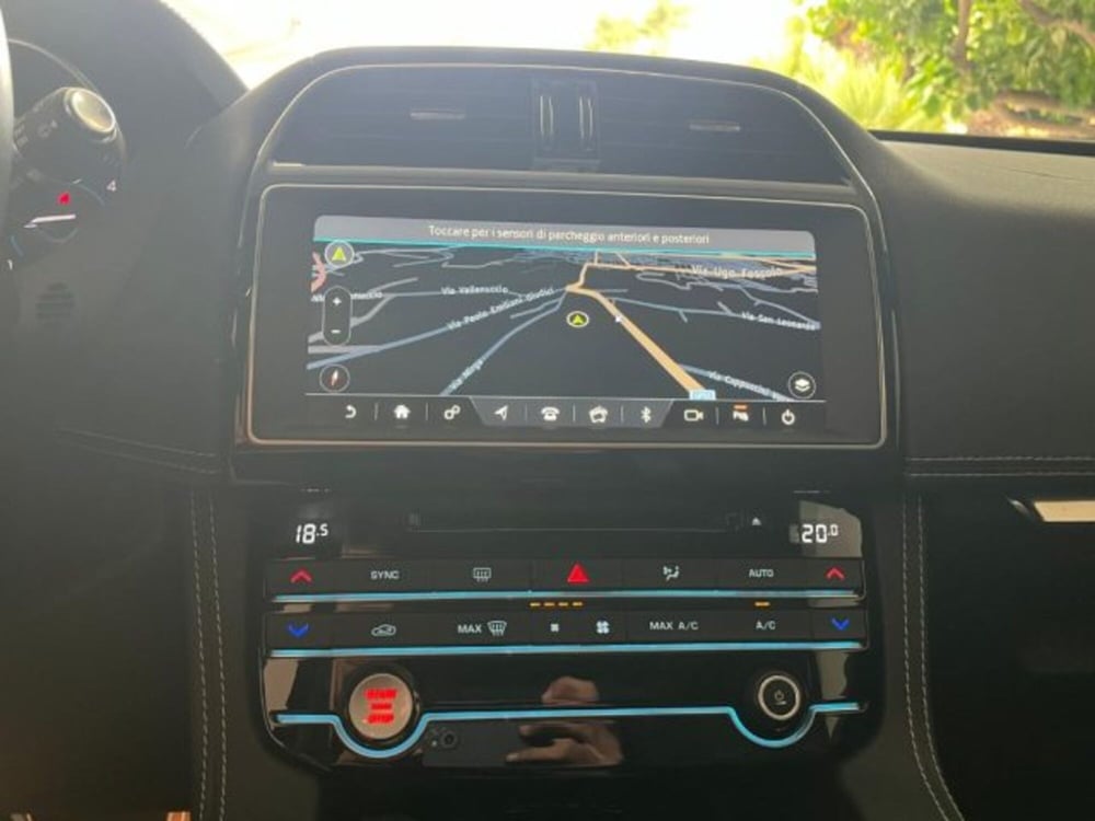 Jaguar F-Pace usata a Trapani (14)