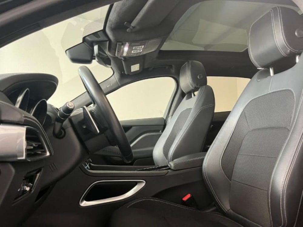 Jaguar F-Pace usata a Trapani (18)