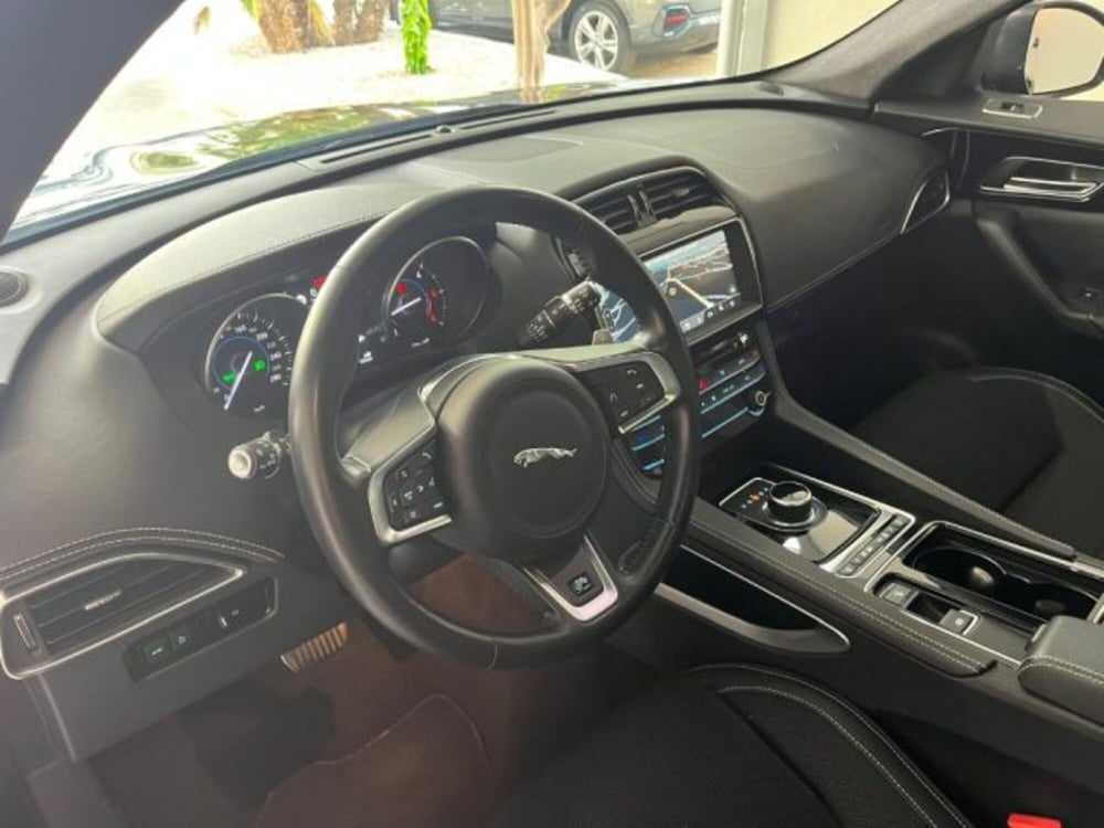 Jaguar F-Pace usata a Trapani (19)