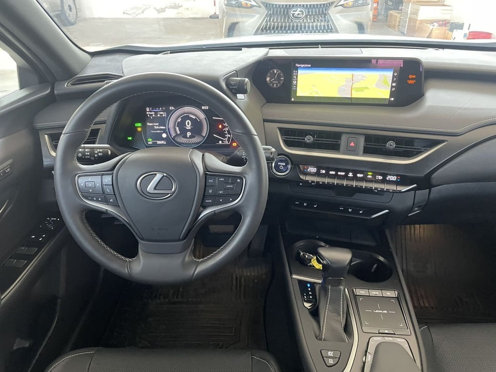 Lexus UX usata a Treviso (10)