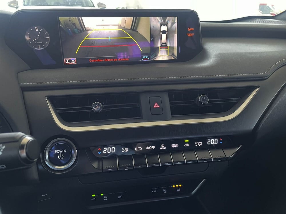 Lexus UX usata a Treviso (14)