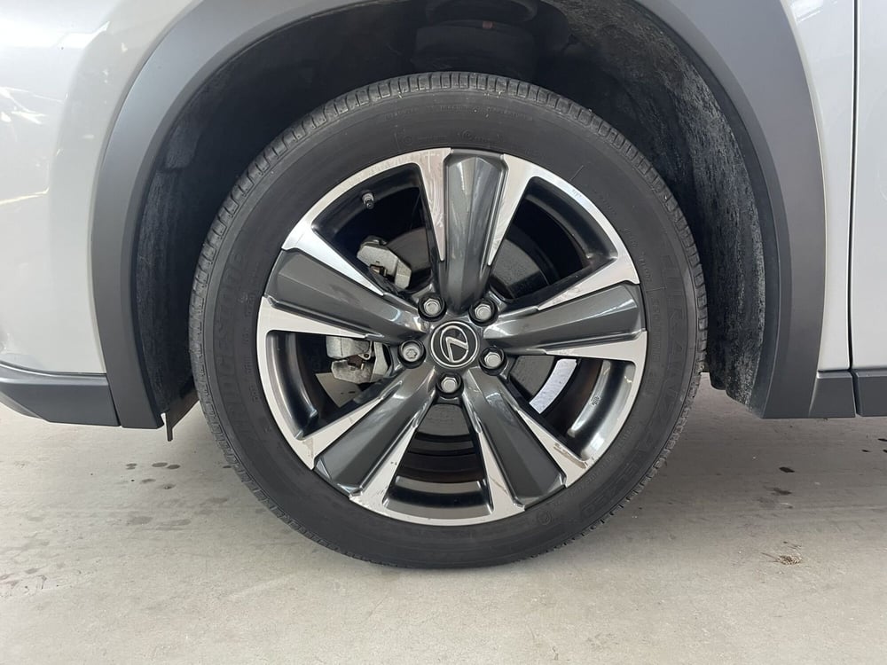 Lexus UX usata a Treviso (8)