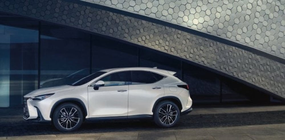 Lexus NX nuova a Cremona (17)