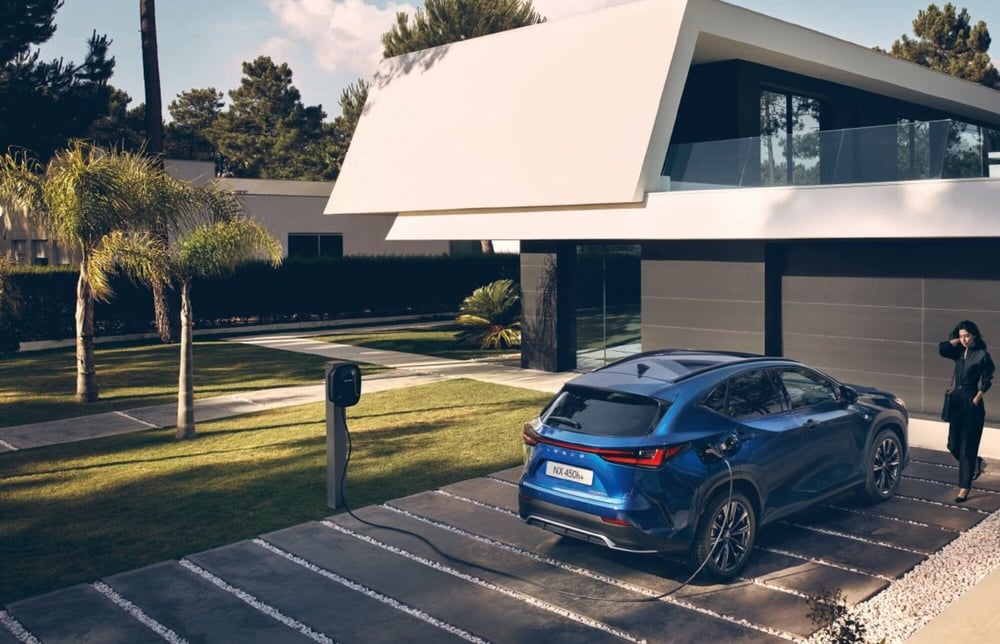 Lexus NX nuova a Cremona (19)