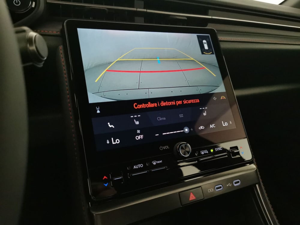 Lexus LBX usata a Roma (13)