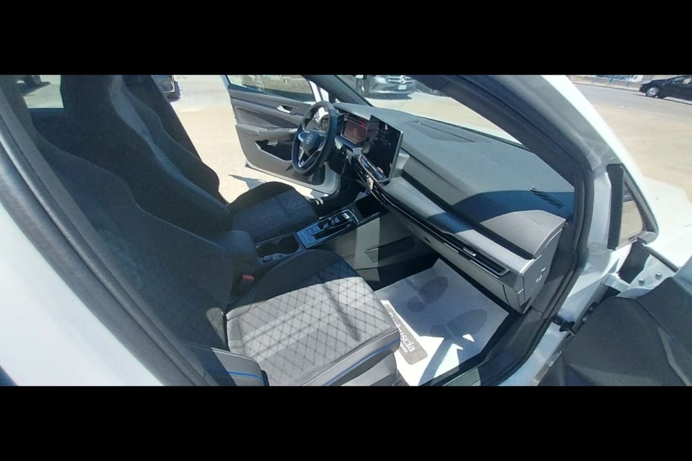 Volkswagen Golf nuova a Pescara (10)