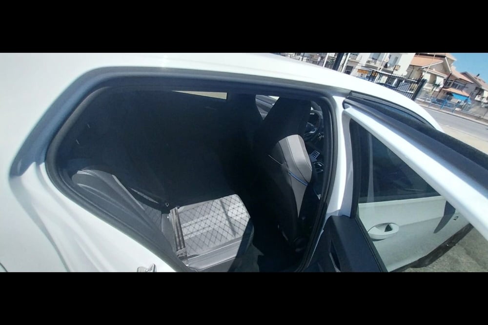 Volkswagen Golf nuova a Pescara (8)