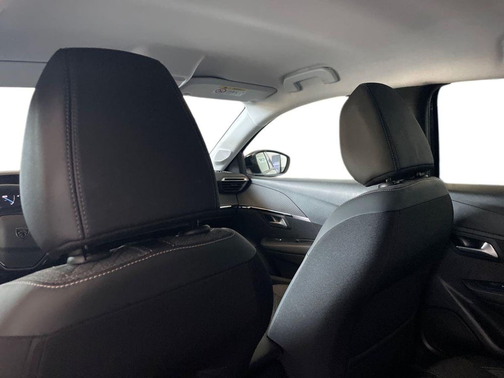 Peugeot 208 nuova a Salerno (17)