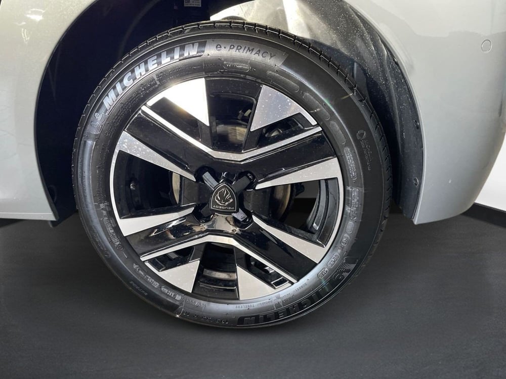 Peugeot 208 nuova a Salerno (8)