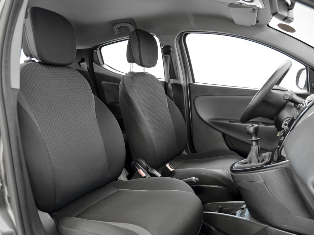 Lancia Ypsilon usata a Prato (14)