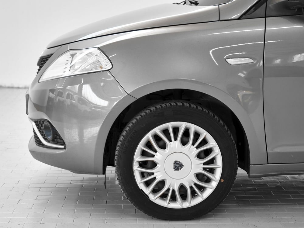 Lancia Ypsilon usata a Prato (3)