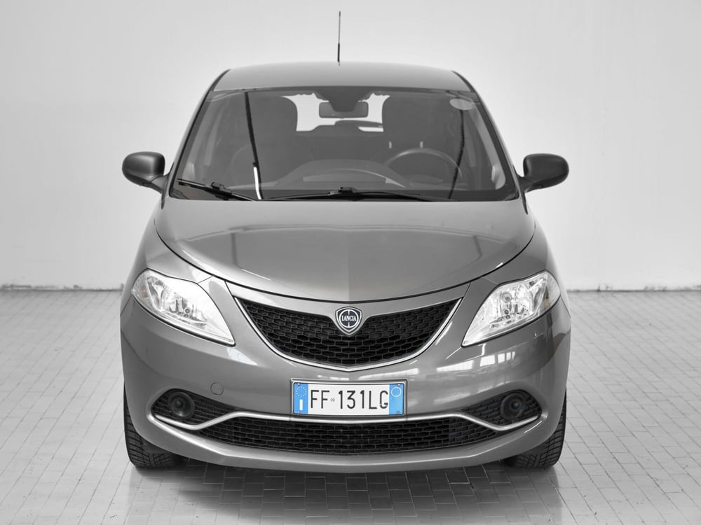 Lancia Ypsilon usata a Prato (4)