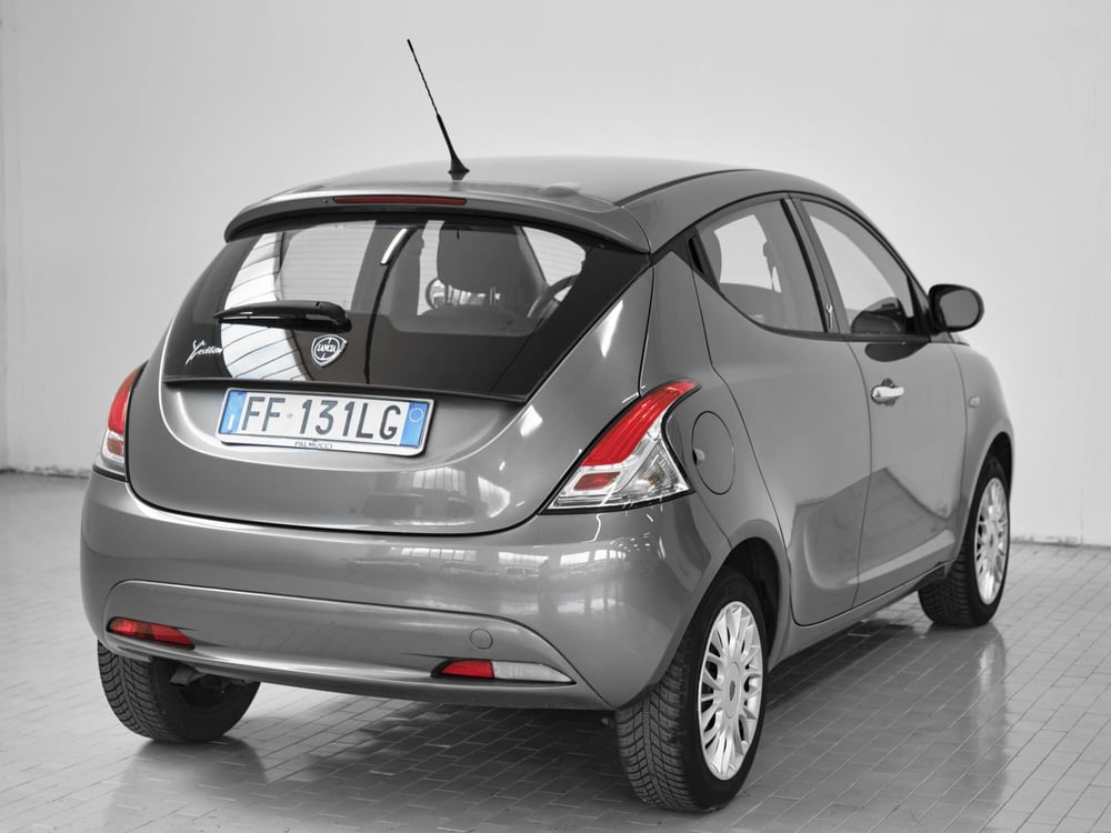 Lancia Ypsilon usata a Prato (6)