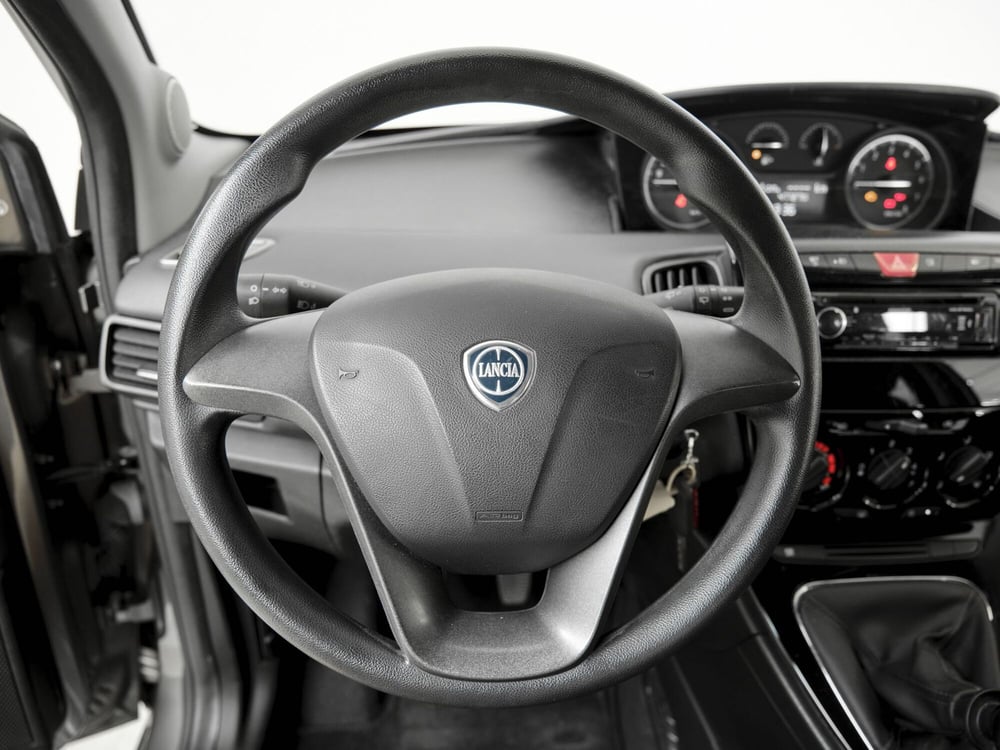 Lancia Ypsilon usata a Prato (7)