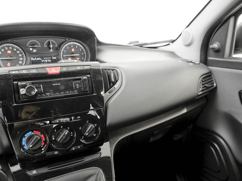 Lancia Ypsilon usata a Prato (8)
