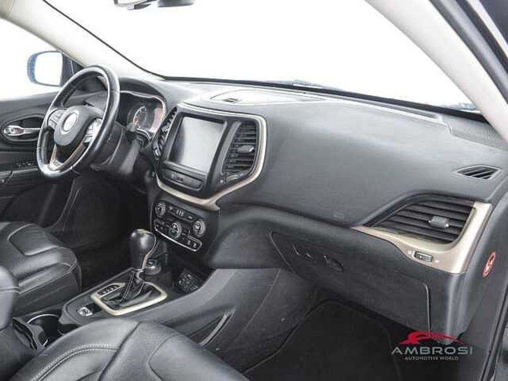 Jeep Cherokee usata a Viterbo (12)