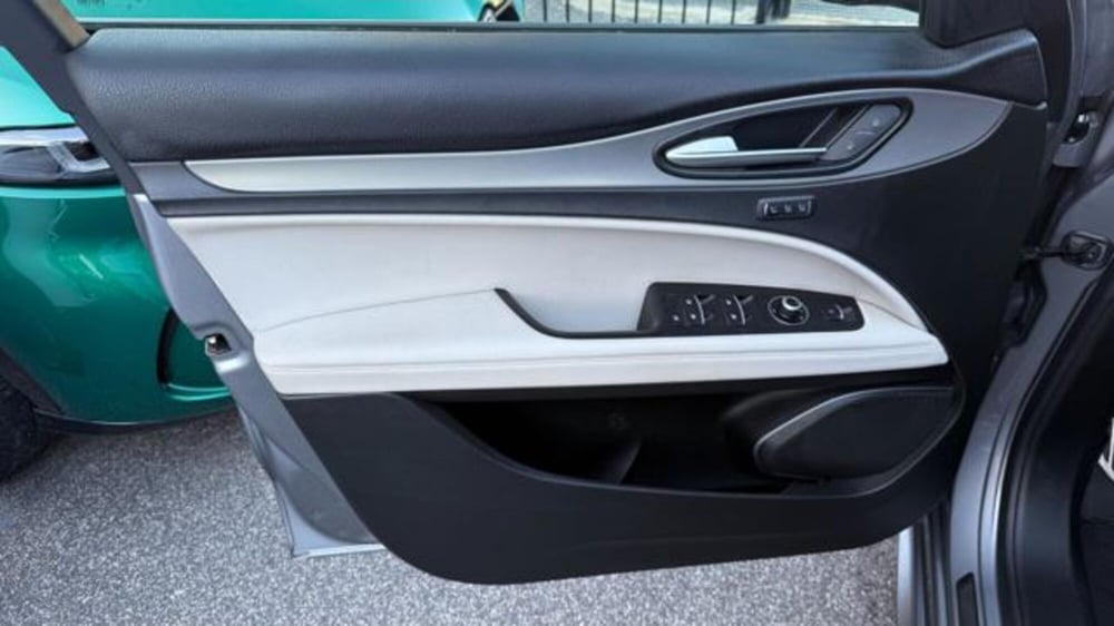 Alfa Romeo Stelvio usata a Roma (19)