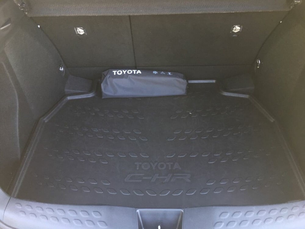 Toyota Toyota C-HR usata a Lecco (13)