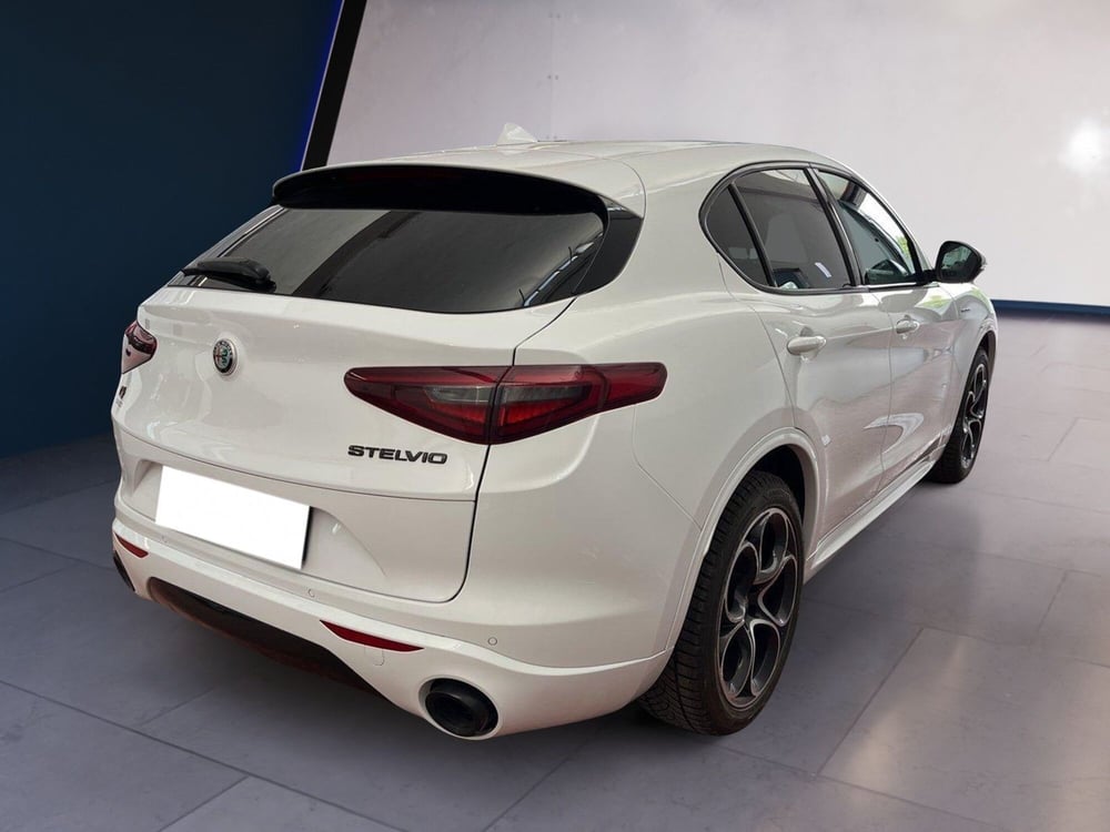Alfa Romeo Stelvio usata a Torino (4)