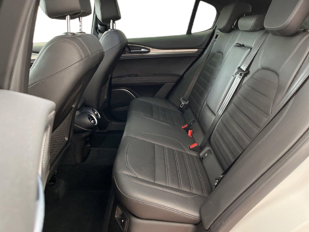 Alfa Romeo Stelvio usata a Torino (8)