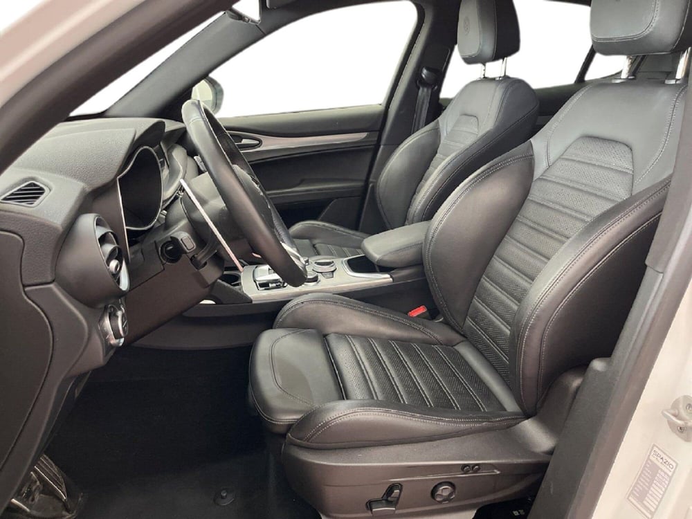 Alfa Romeo Stelvio usata a Torino (9)