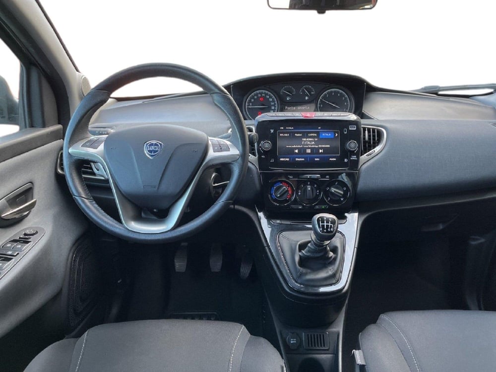 Lancia Ypsilon usata a Torino (10)
