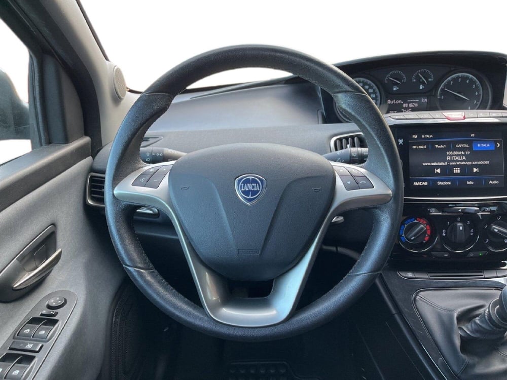 Lancia Ypsilon usata a Torino (11)