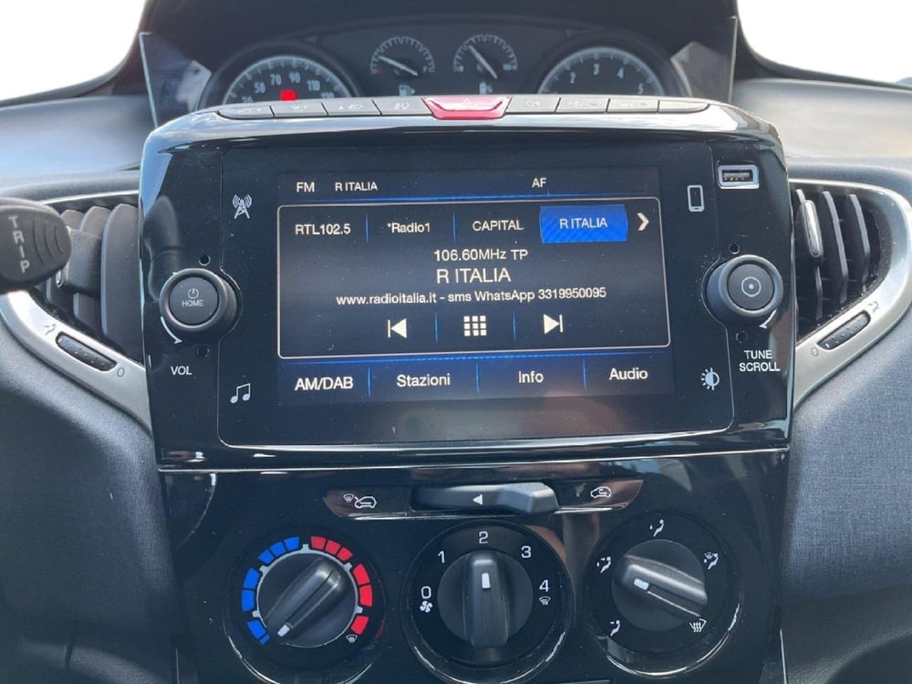 Lancia Ypsilon usata a Torino (13)