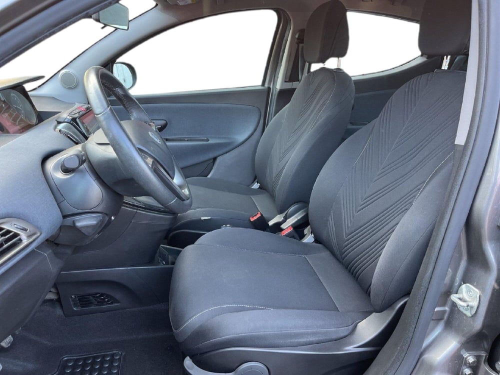Lancia Ypsilon usata a Torino (9)