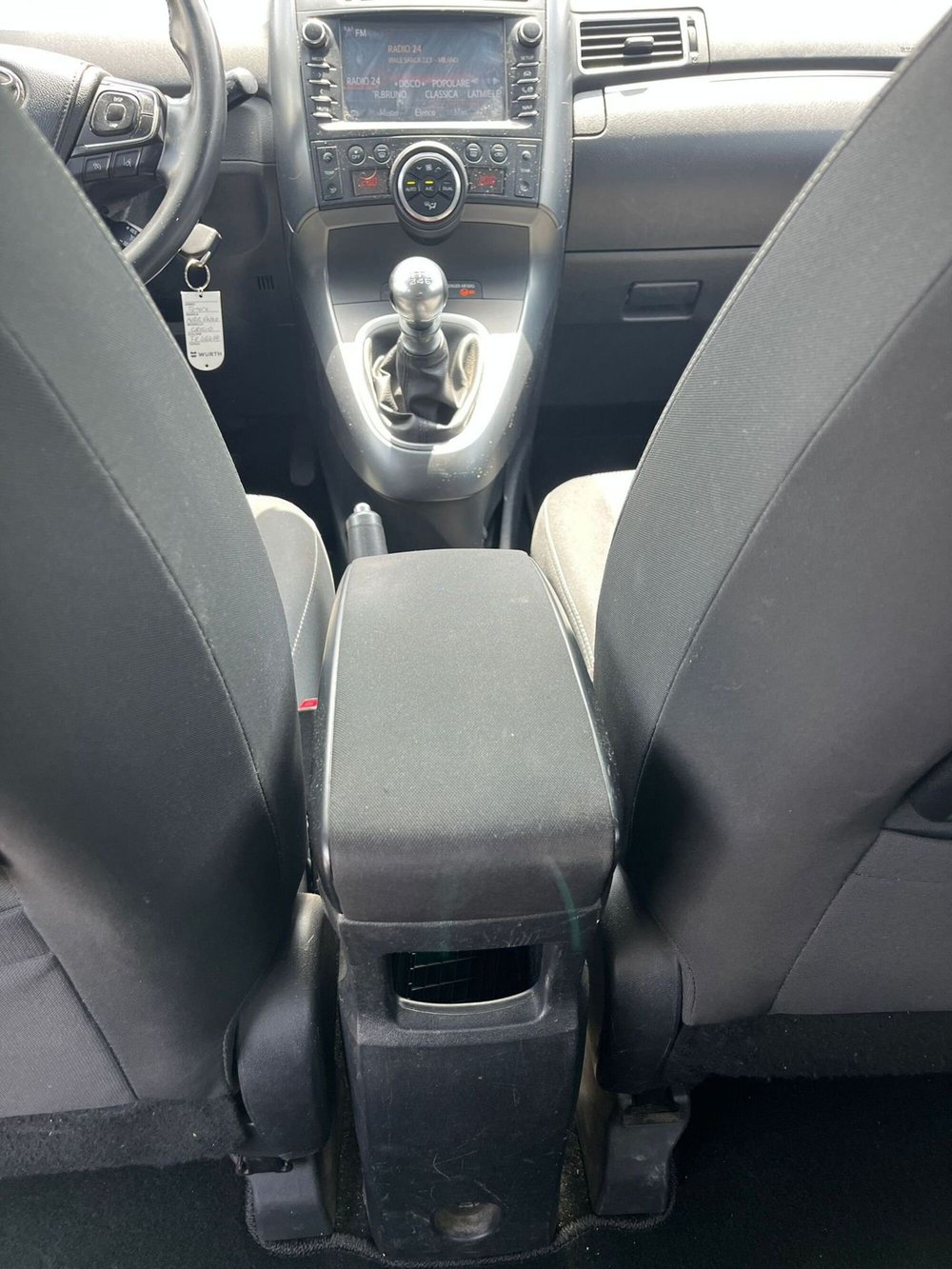 Toyota Verso usata a Milano (15)