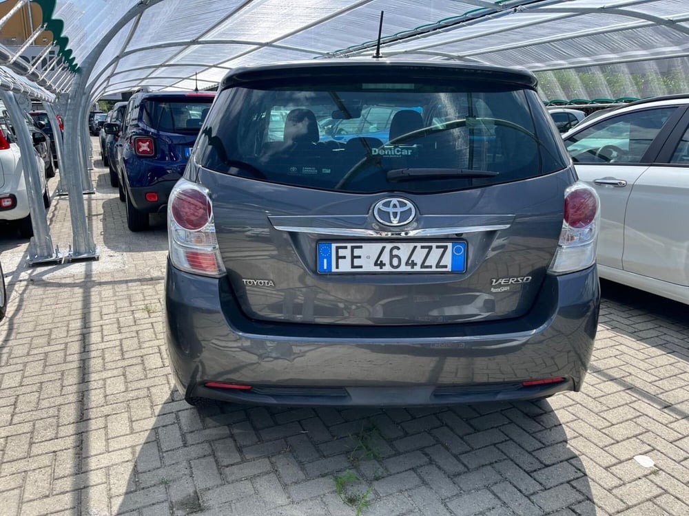 Toyota Verso usata a Milano (8)