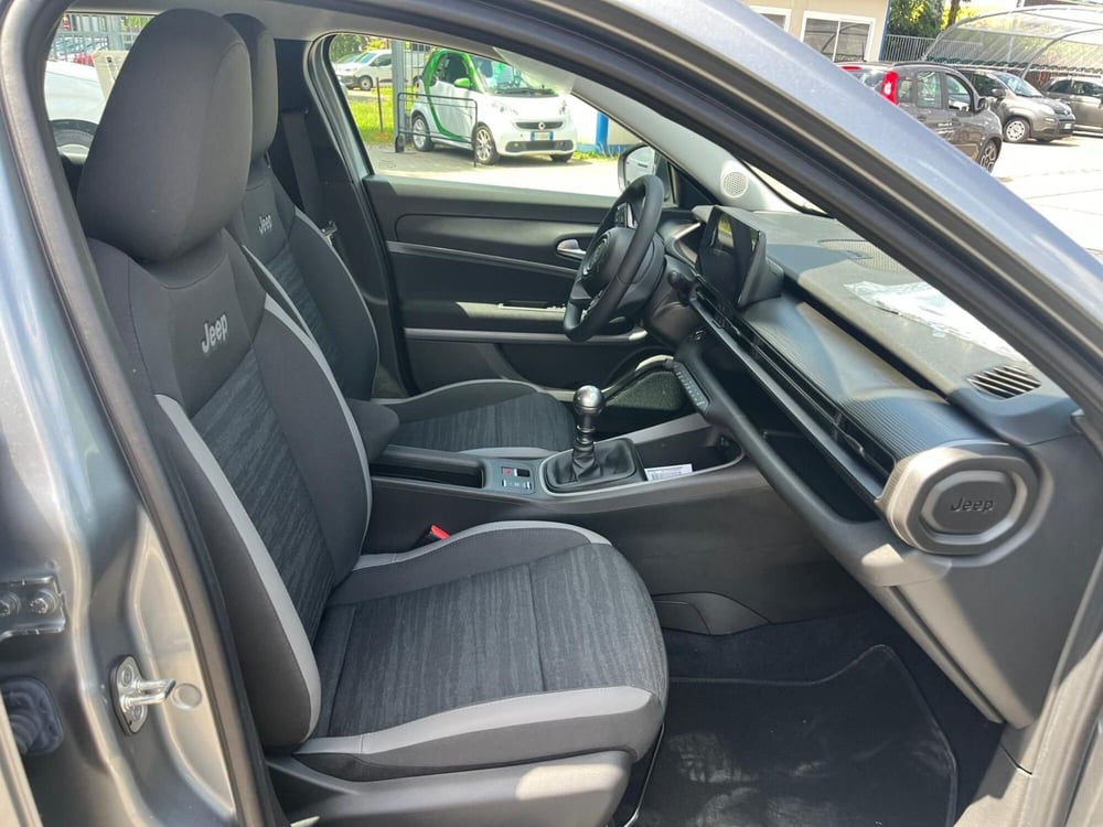 Jeep Avenger nuova a Milano (14)