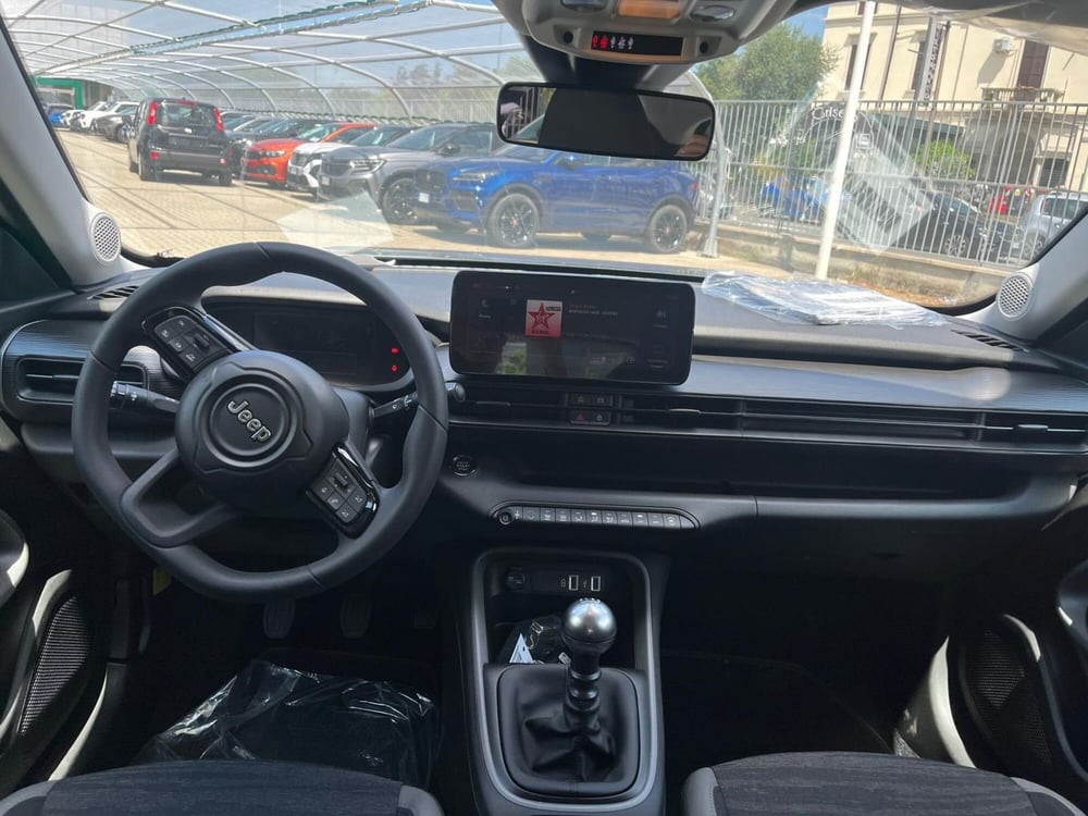 Jeep Avenger nuova a Milano (17)